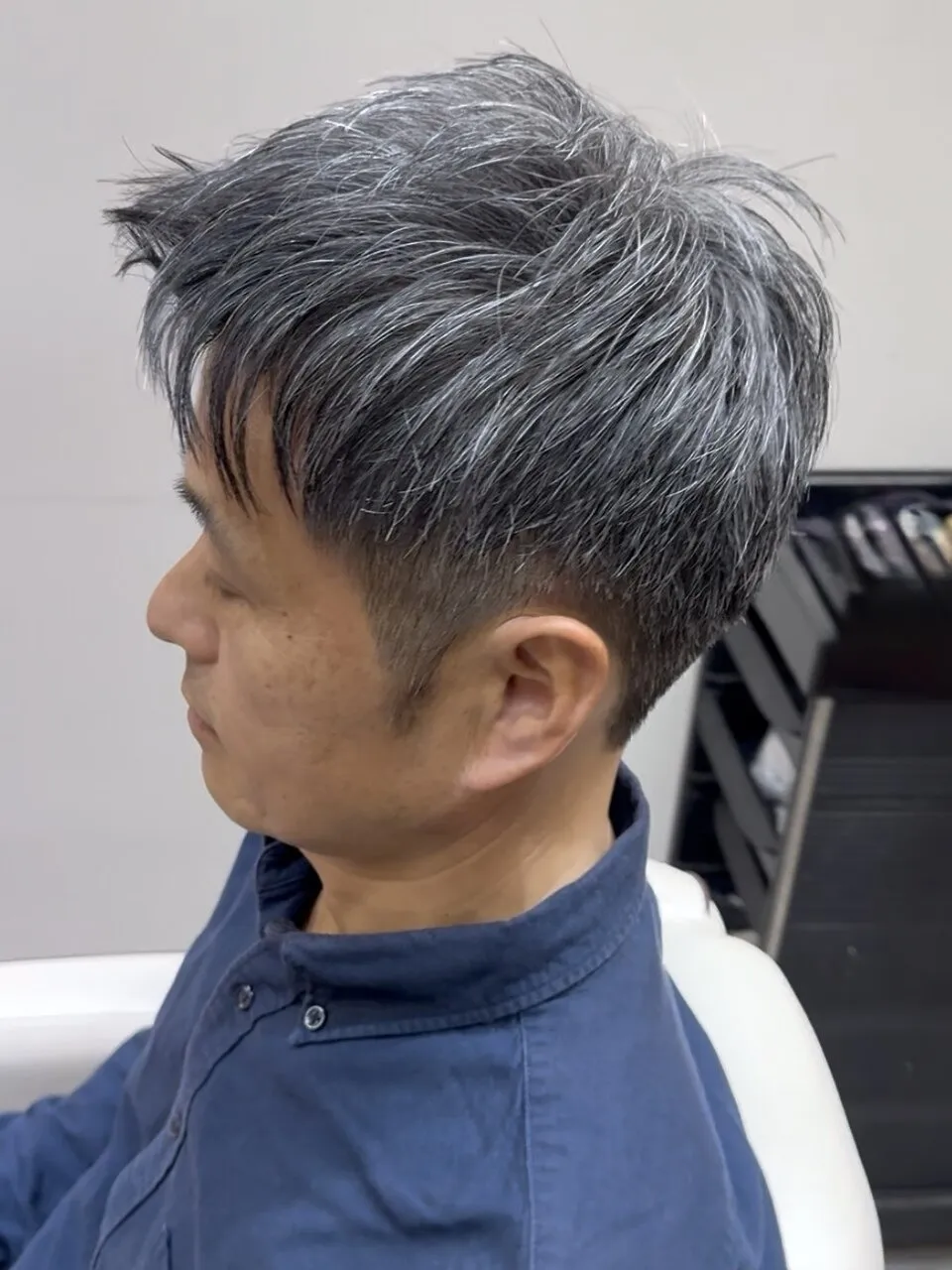 白髪ぼかしハイライト/50代男性髪型/シルバーメッシュ